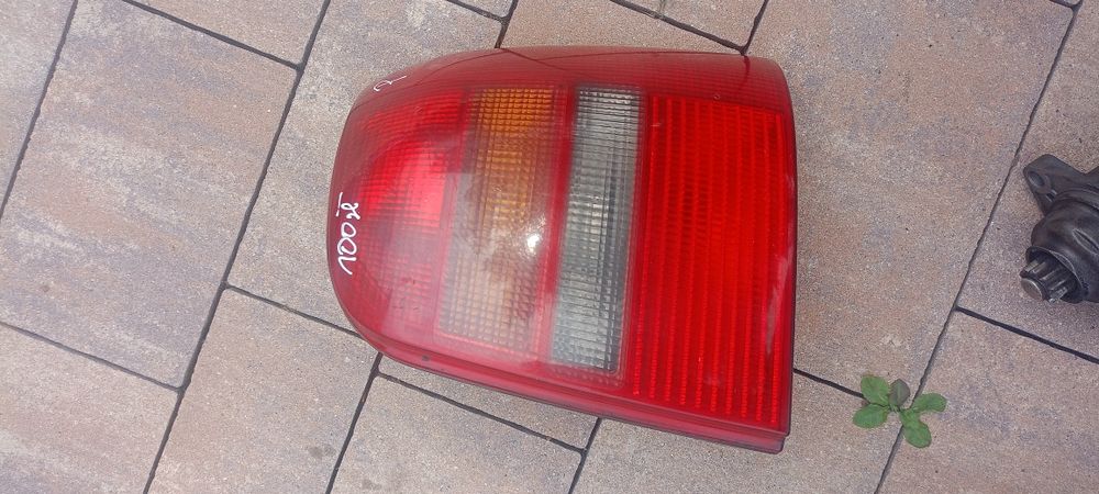 Lampa prawy tył audi a4 B5 kombi przed lift