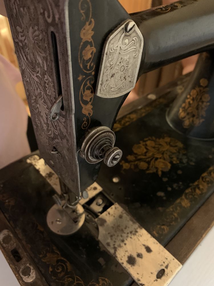 Машинка швейна ручна
