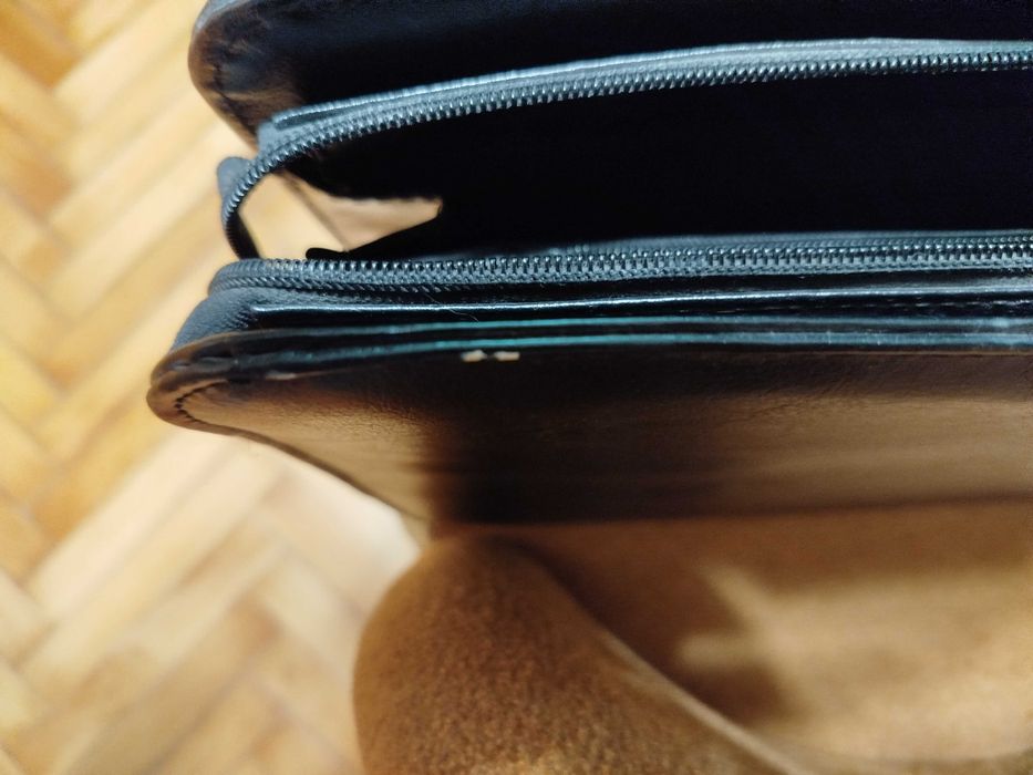 Aktówka skórzana, czarna, raz była użyta do dostarczenia dokumentów A4