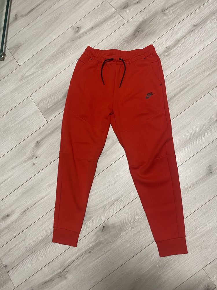 Продам штани Nike tech fleece m