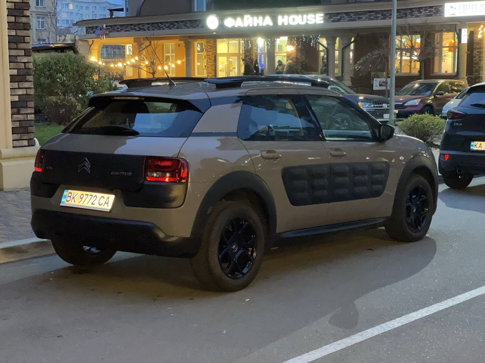 CITROEN kaktus c4 2018 год