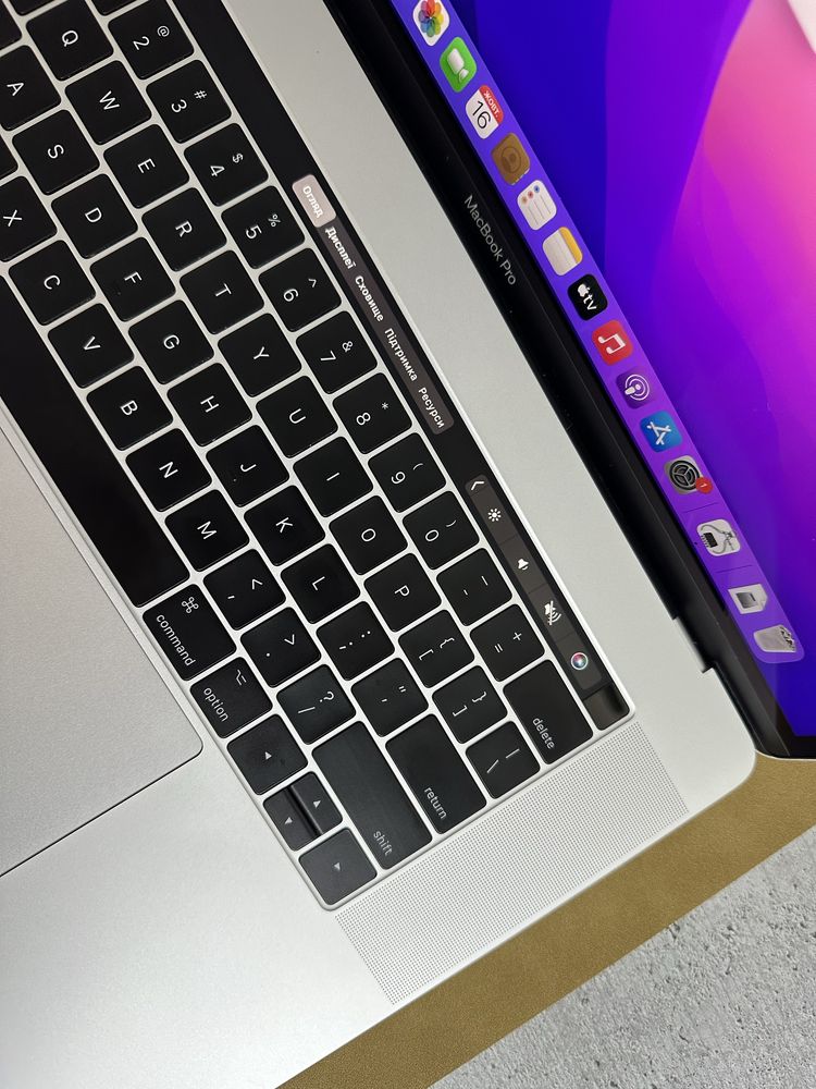 Apple MacBook Pro 15”4 2017 Silver 2.8GHz i7 16/512Gb Radeon Pro 555