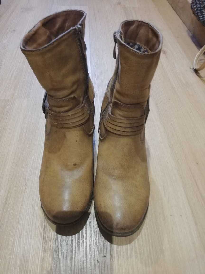 botas camel e botins com franjas em excelente estado