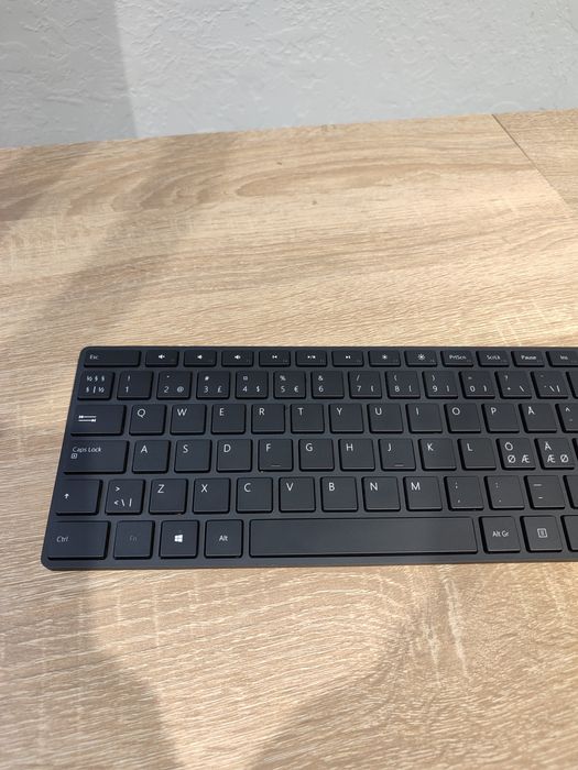 Клавіатура Microsoft Designer Bluetooth Keyboard.