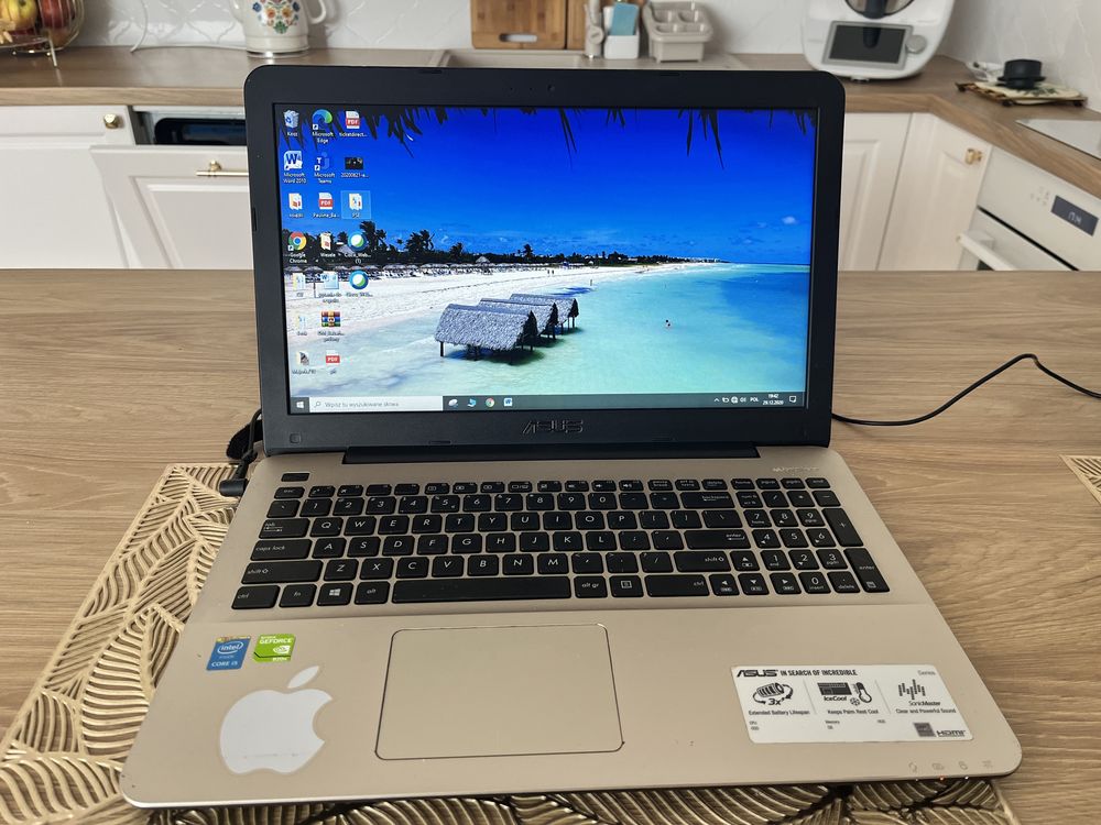 Laptop Asus R556L