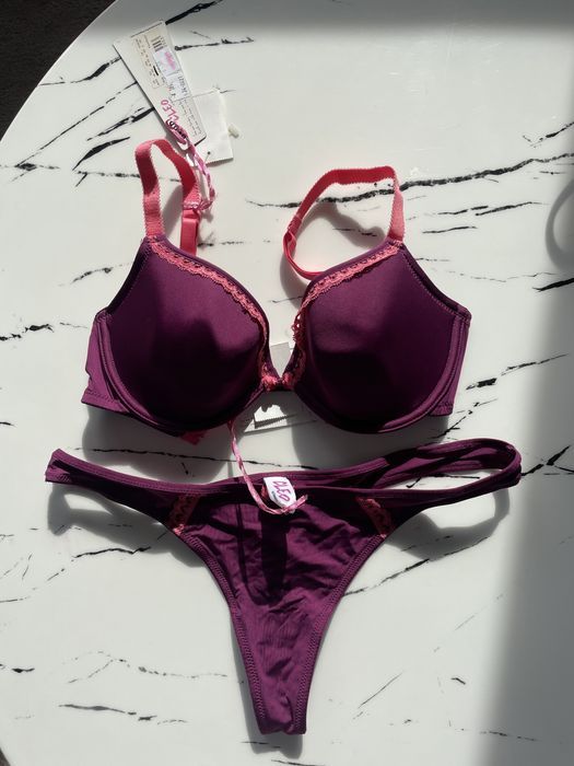 Biustonosz nowy 65DD stringi 36 komplet brytyjskiej firmy Cleo