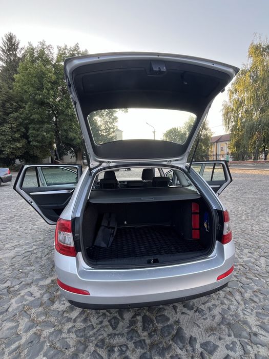 Автомобіль Skoda Octavia 2014 1.6 tdi універсал Шкода Октавія Дизель
