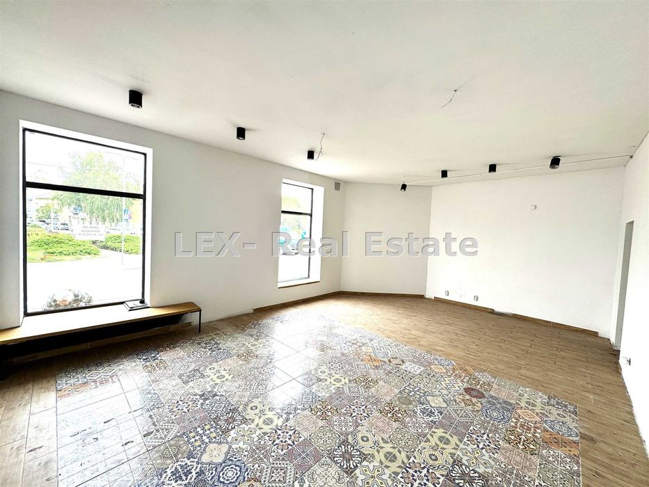 Lokal handlowo - usługowy 70 m2 w Pruszkowie.