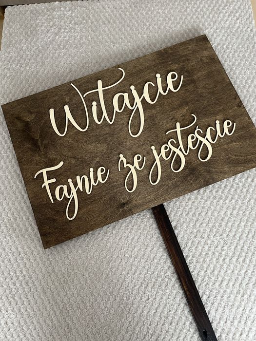 Drewniany znak Witajcie, fajnie że jesteście