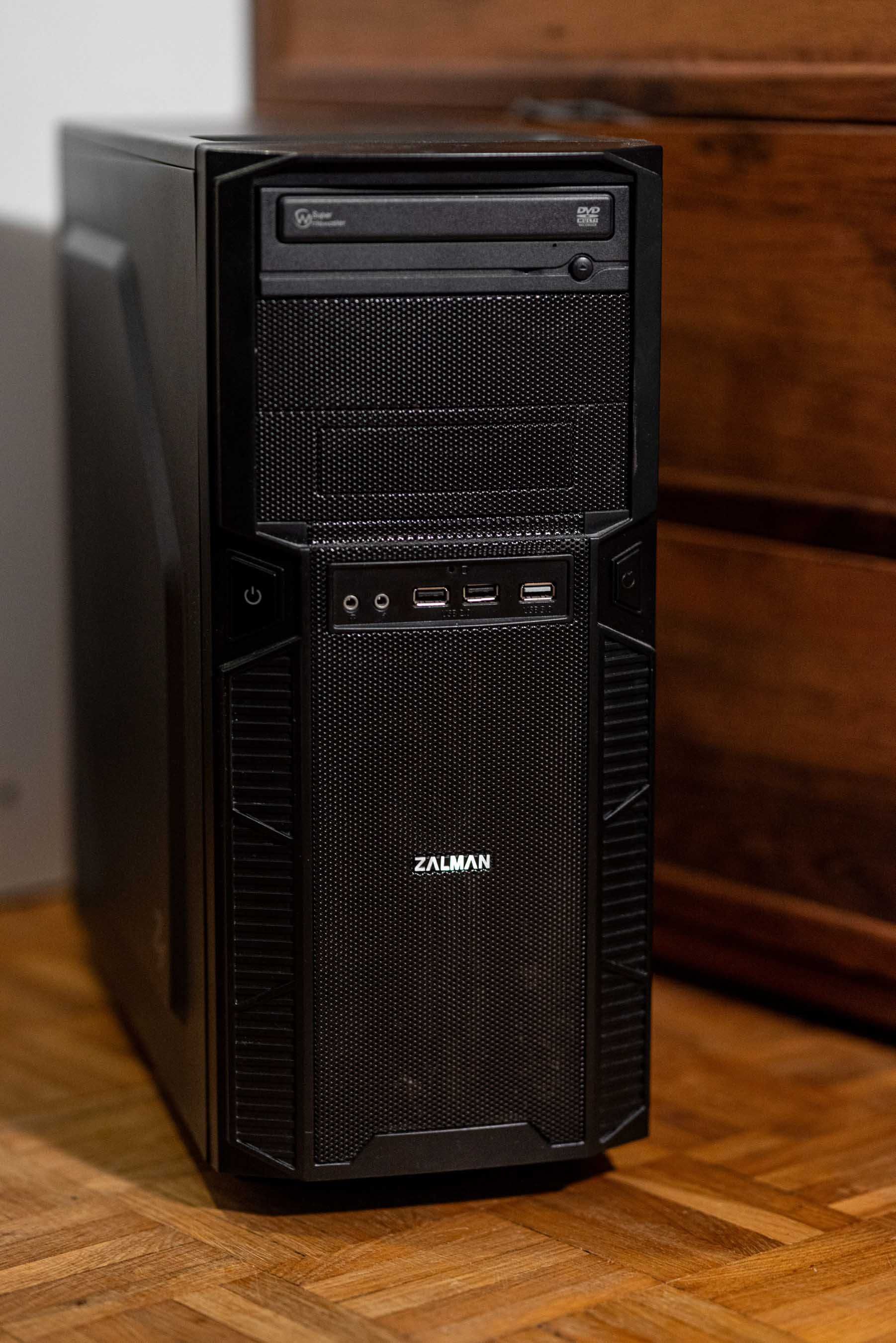 Komputer stacjonarny: AMD A8 6600K, 8GB RAM, 1TB HDD, Windows 7