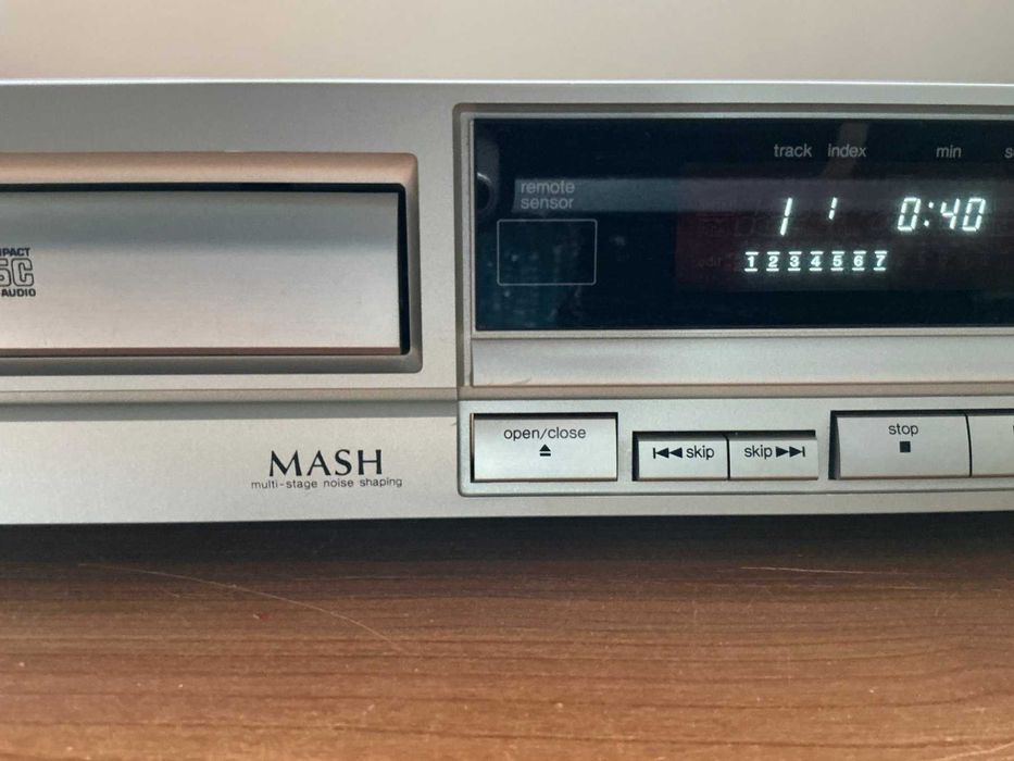 Technics - SL-P277A - Silver/Champagne Leitor de CD