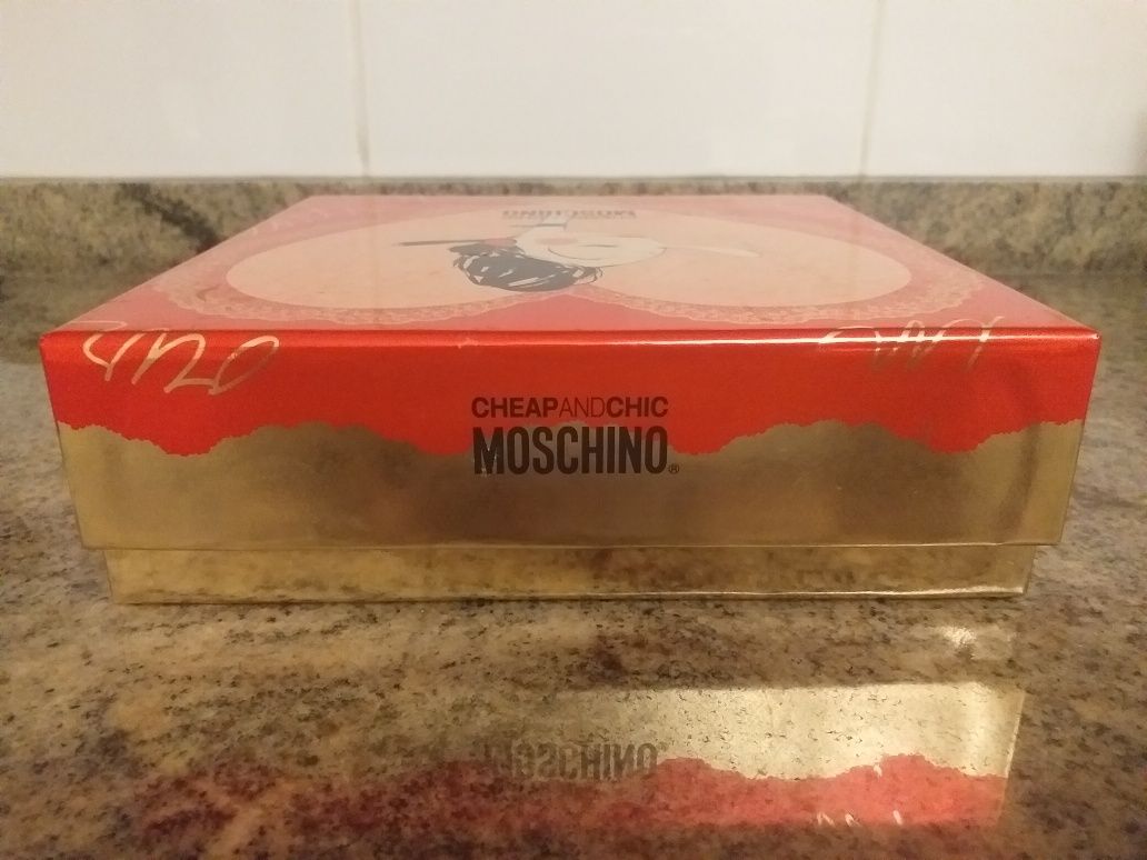 Caixa Perfume "Moschino"