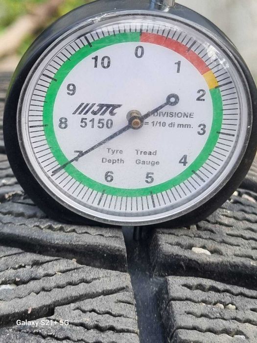 Зимові шини Bridgestone Blizzak Revo GZ