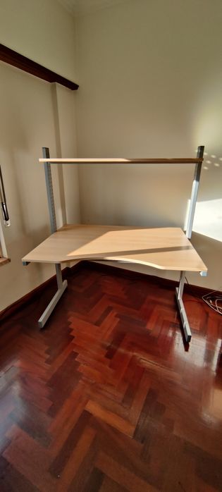 Secretária IKEA modelo Jerker