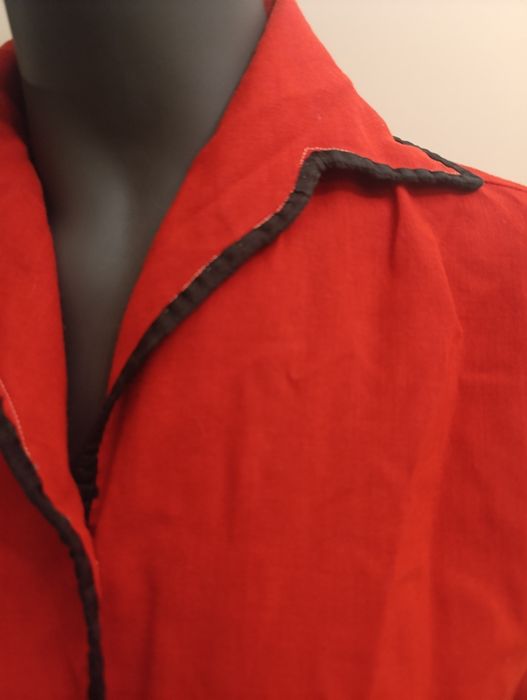 Koszulka narzutka damska w czerwieni