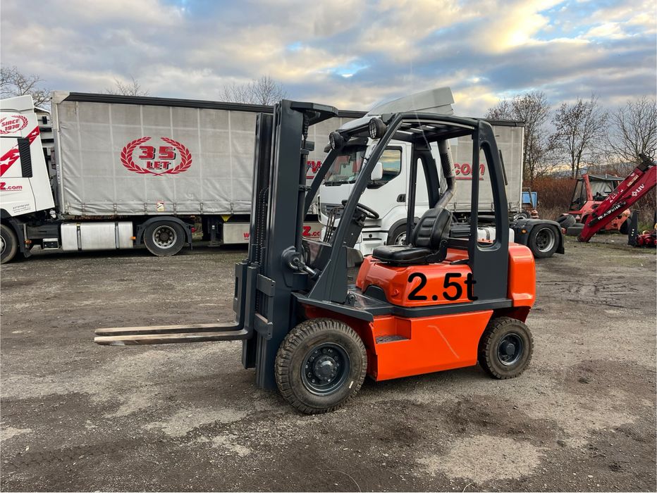 Вилочний навантажувач Nissan 2.5t 4.7m 2005p