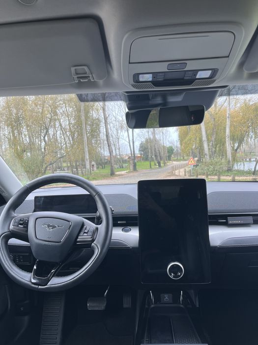 Ford Mustang Match-e Alargada