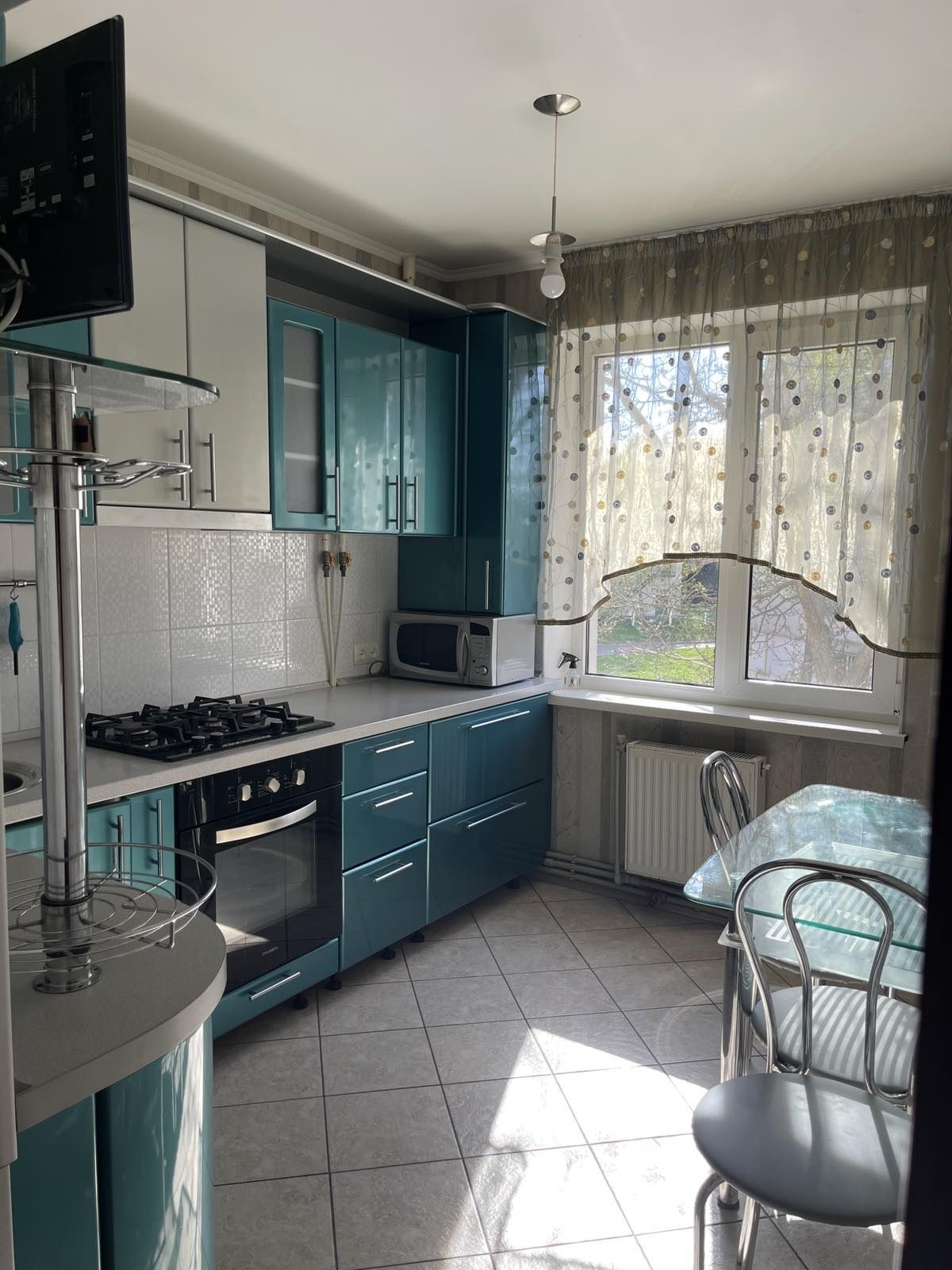Продам 3 квартиру з меблями,та бит.технікой  ,+ гараж.
