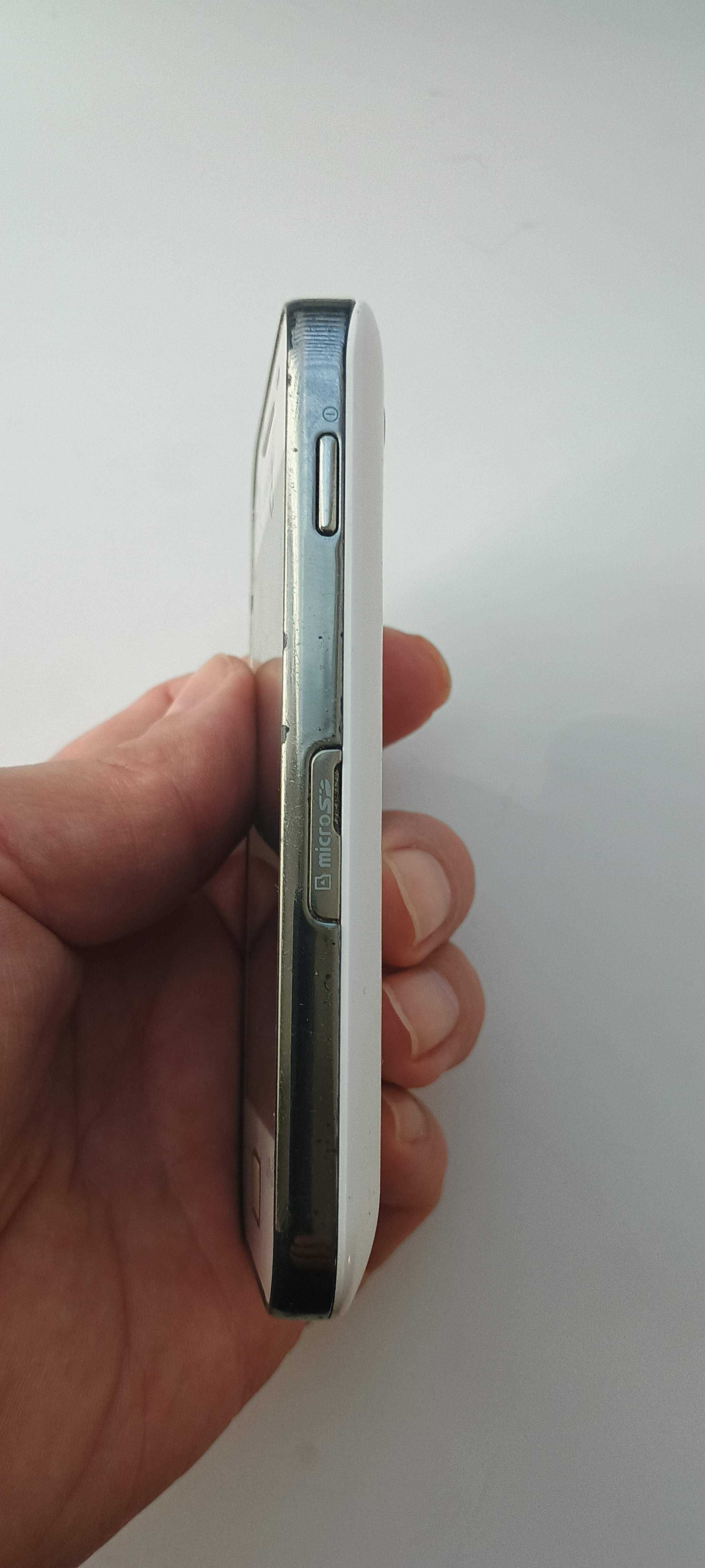Продам смартфон Samsung GT -5830i Pure white La Fleur