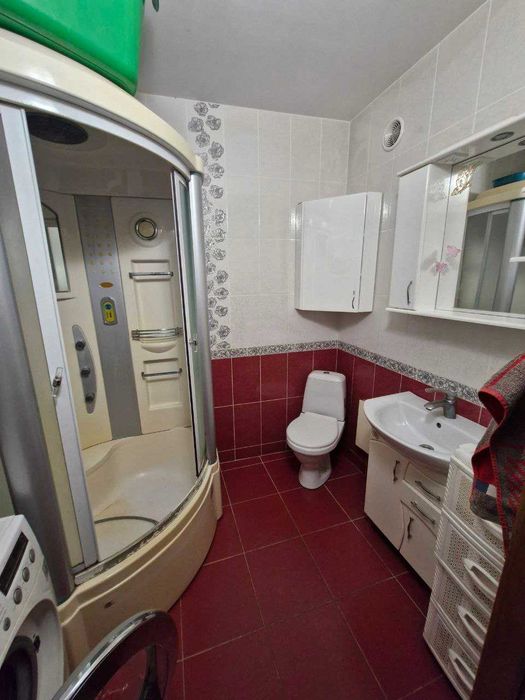 Продам приватну садибу з готовим бізнесом у сфері перетяжки меблів