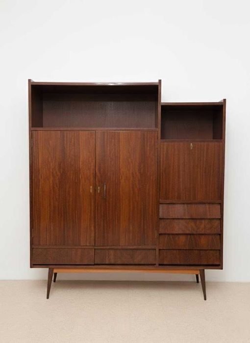 Móvel estilo Mid-Century Modern