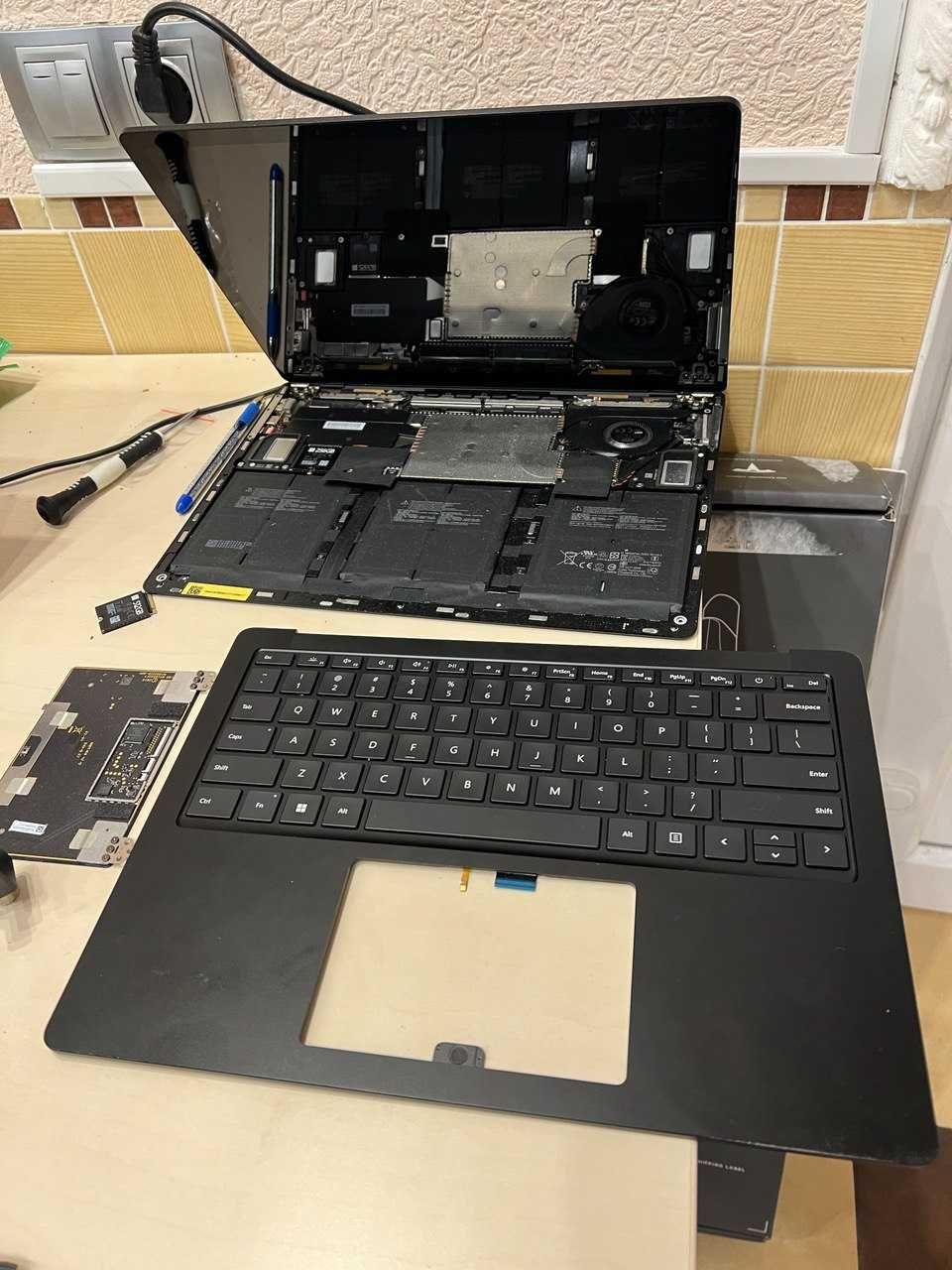 Microsoft Surface Laptop Дисплей материнка батарея корпус