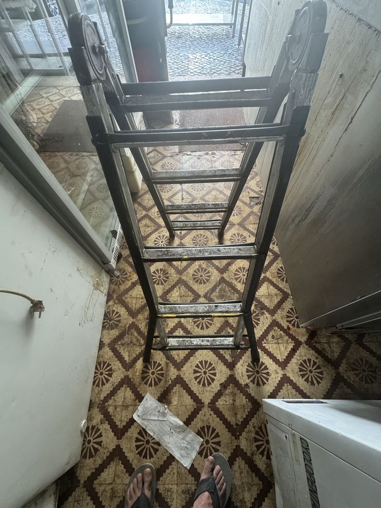 Escada Construído para ser robusto