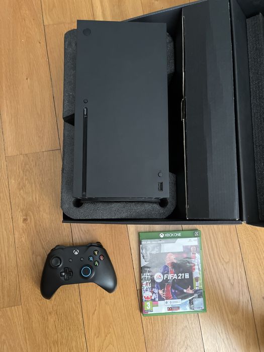 Xbox Series X Z padem w dobrym stanie