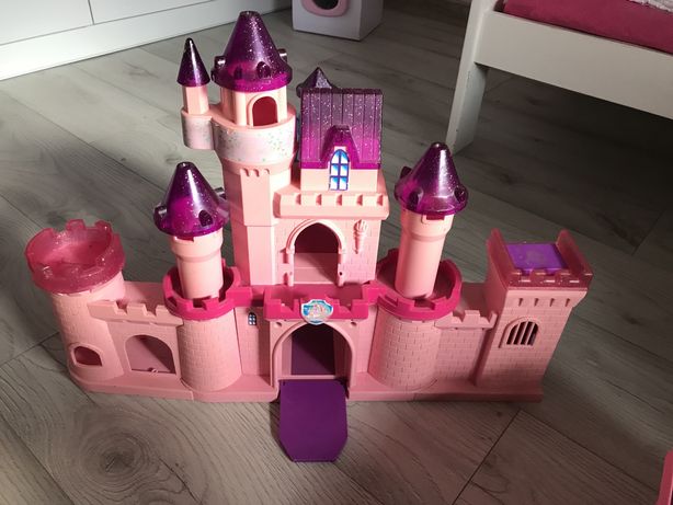 zamek królewski dla lalek