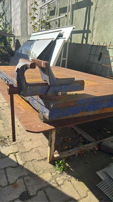 Stół spawalniczy z rama