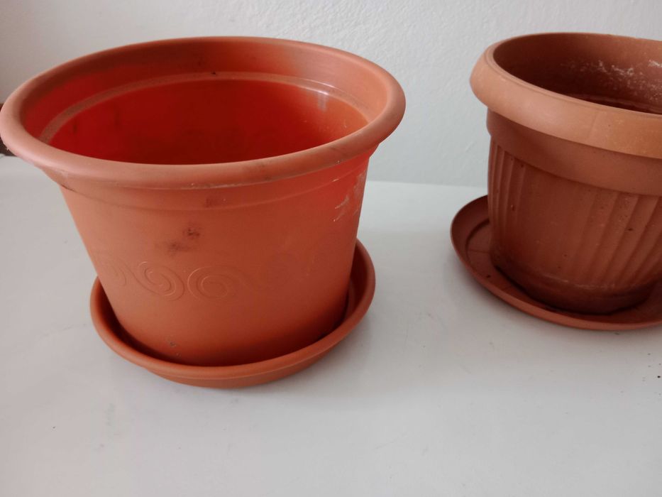 3 komplety doniczka plastikowa brązowa z podstawką