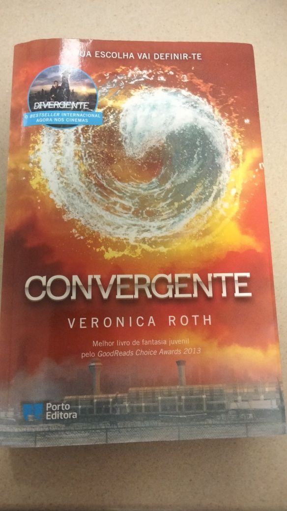 Livro de Veronica Roth " convergente"