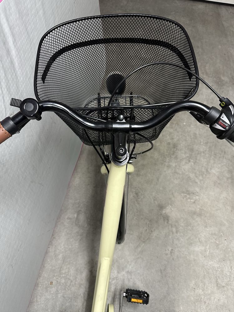 Bicicleta de senhora e passeio