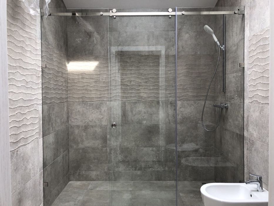 Душевые кабины из закаленного стекла. Перегородки в душ.