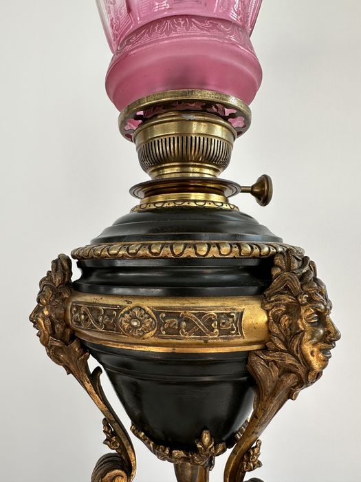 Антикварная керсиновая лампа. Франция, 19 век.