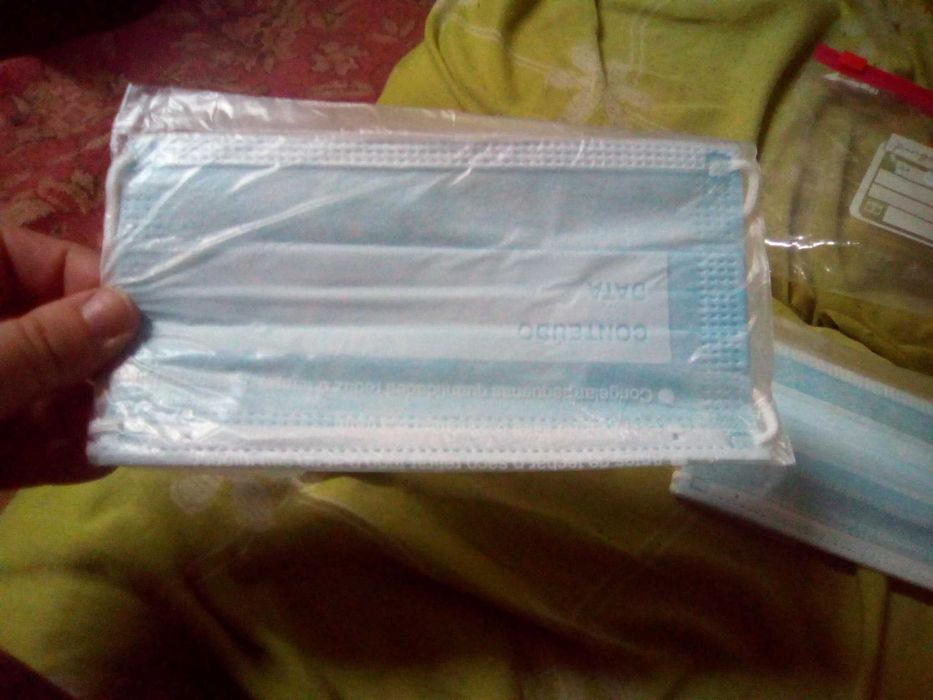 50 máscaras descartáveis