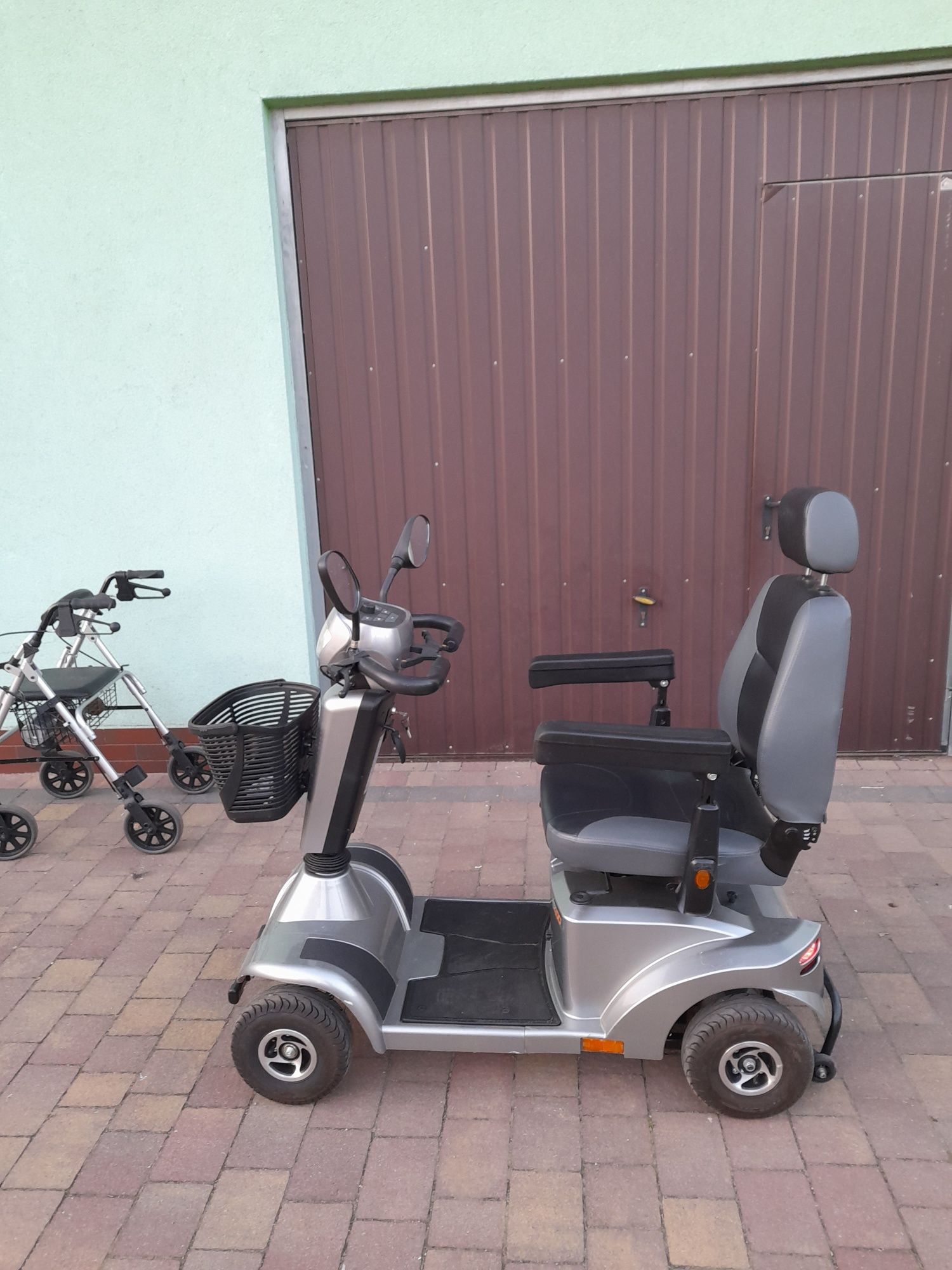 Wózek inwalidzki dla osób starszych