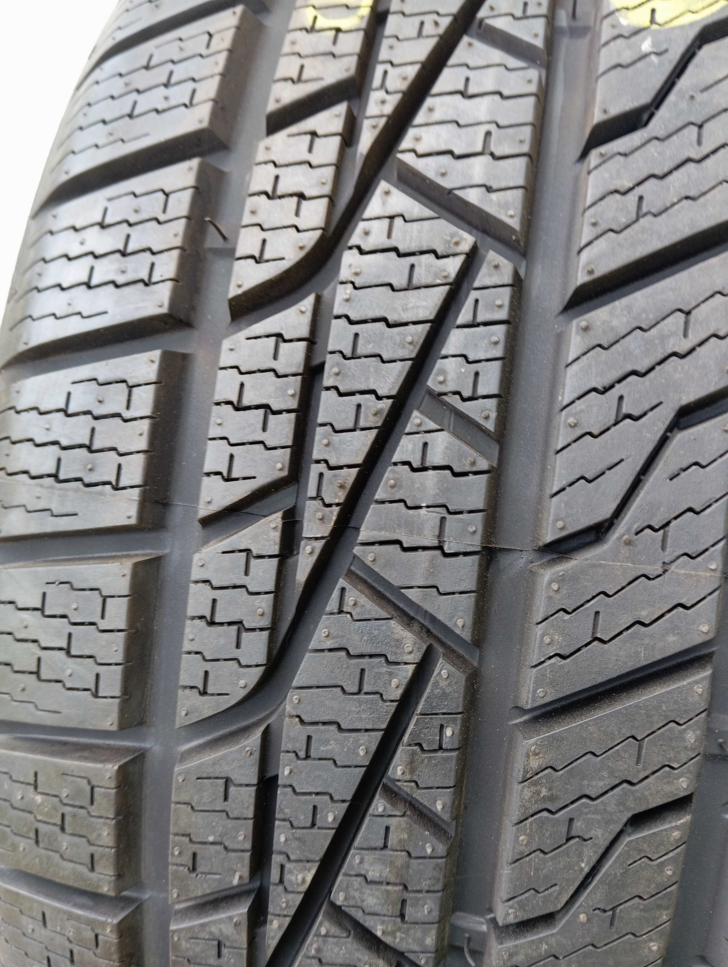 1x 235/45 R17 97V Landsail 4-seasons 2019 8,3mm