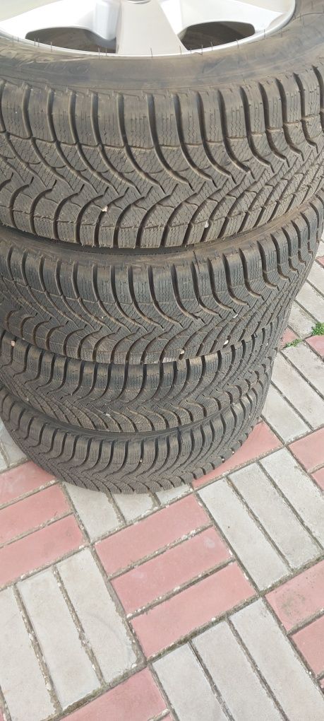 Зимняя резина 215/60 R16