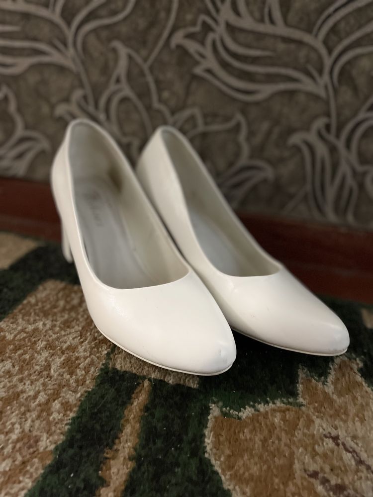 Туфлі весільні білі 41 розмір