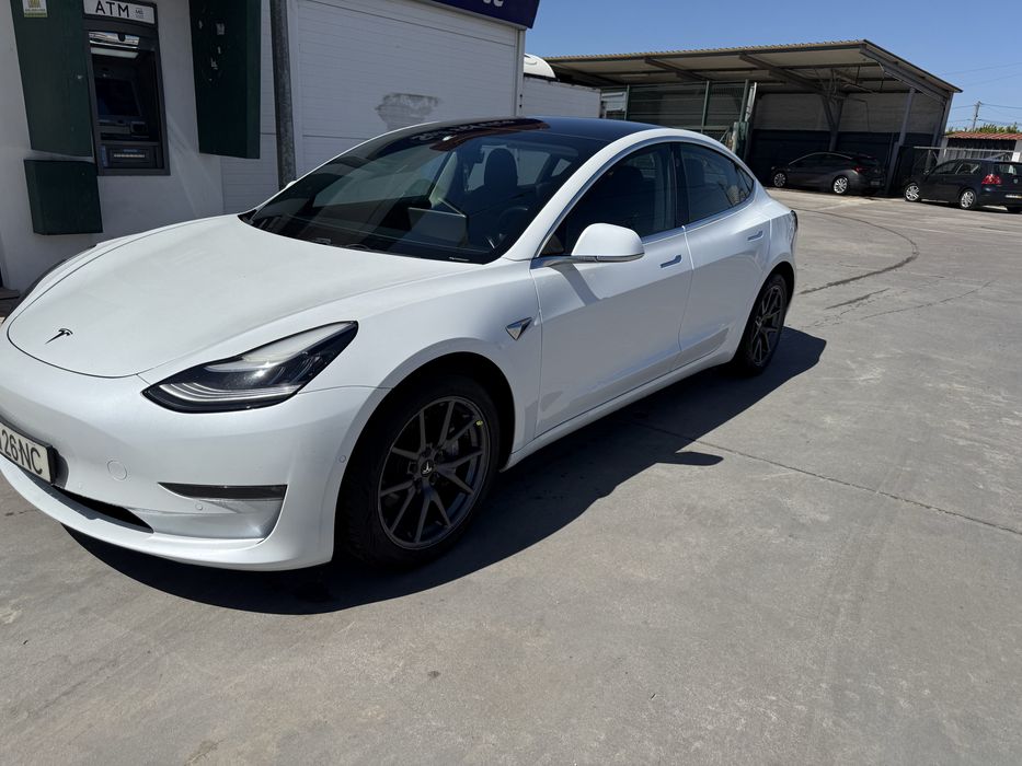 Tesla model 3 long range