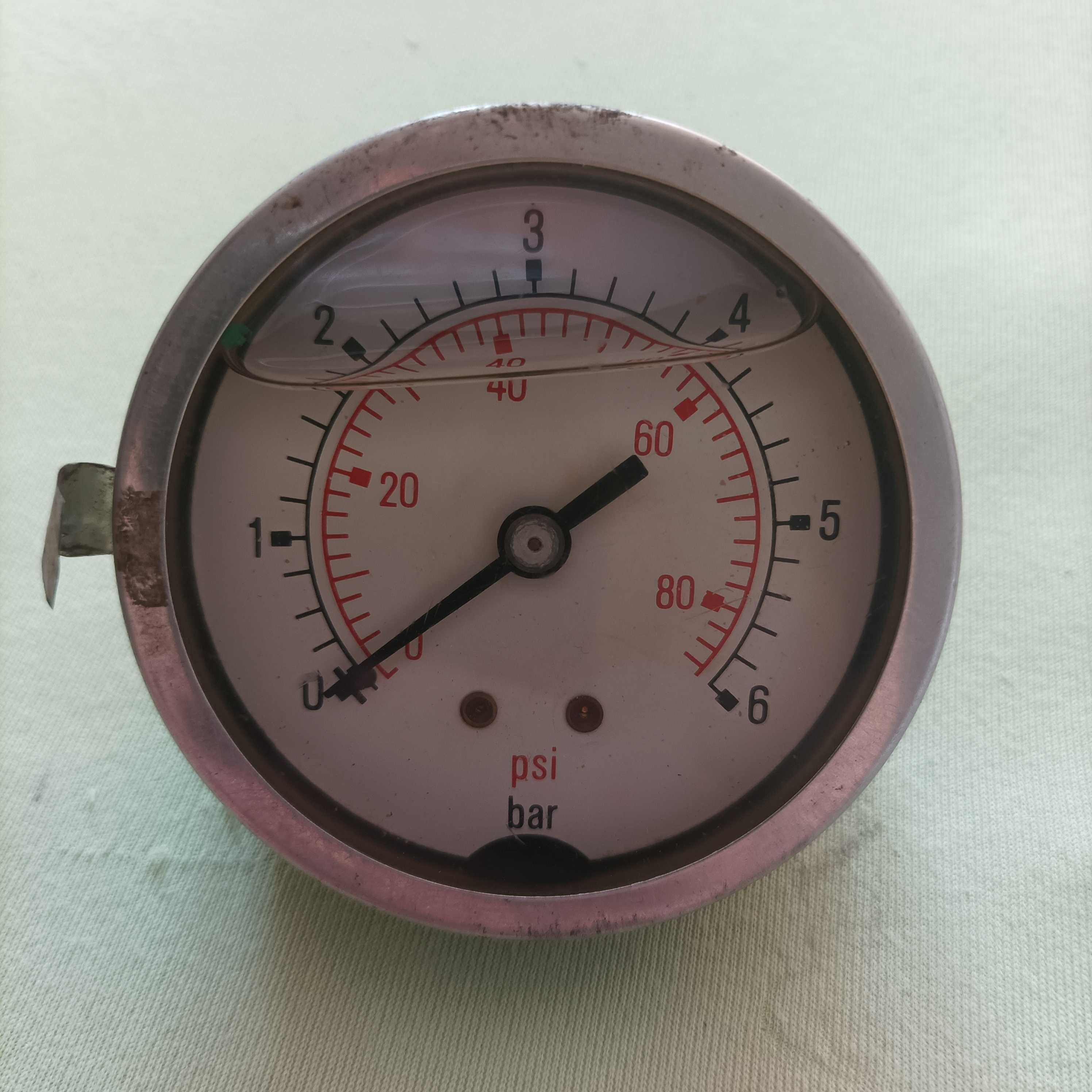 Manometr, ciśnieniomierz 0-6 bar, fi 68 mm, przyłącze tył