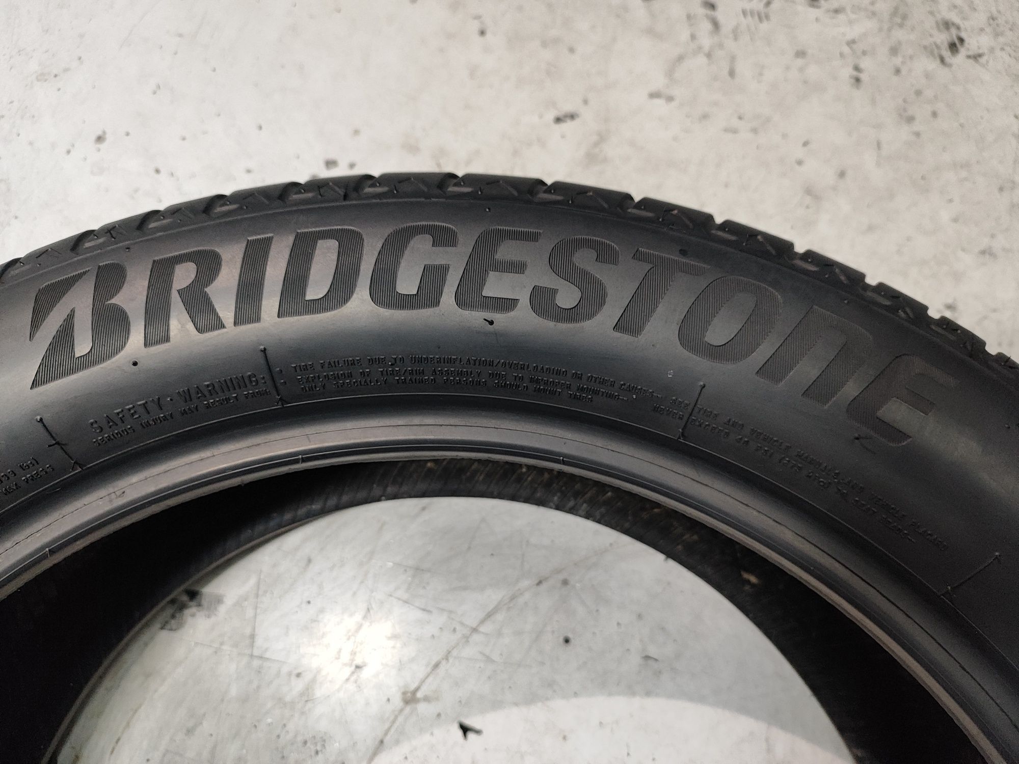 2 pneus semi novos Bridgestone Alenza 245/50R19  RFT Oferta dos Portes