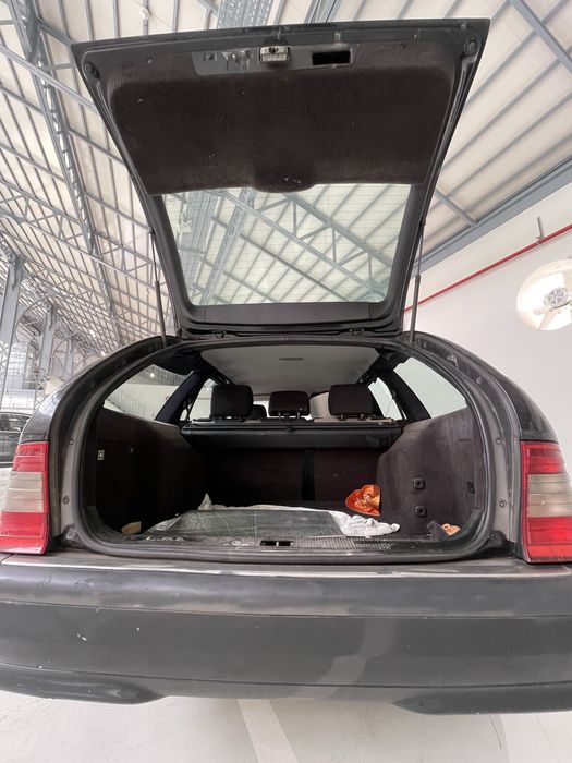 Mercedes carrinha c 180