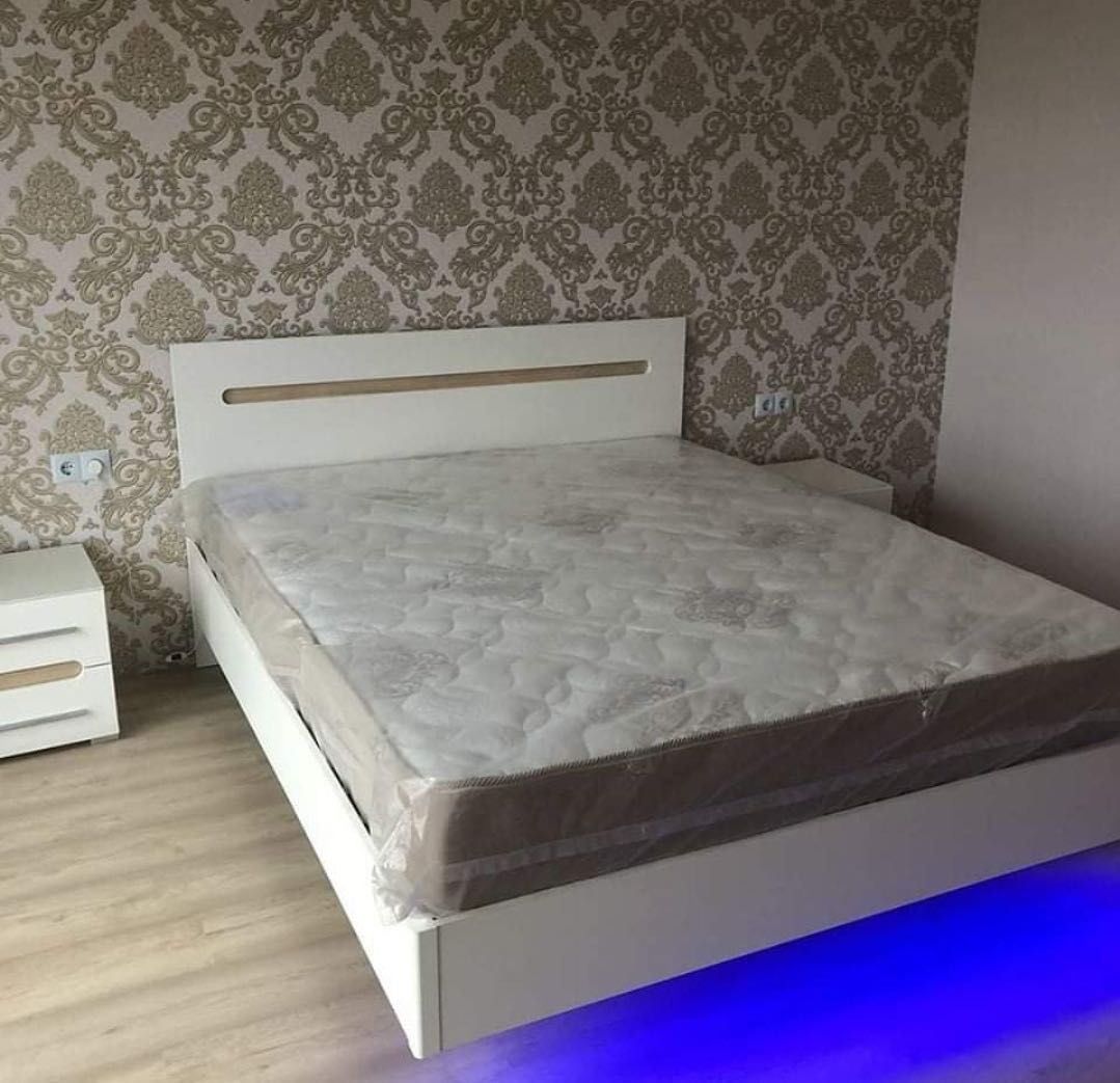КОМПЛЕКТ Двухспальная кровать с матрасом и подсветкой Бьянка в наличии