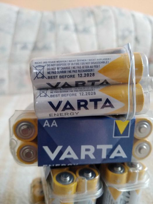 Baterie Varta AA i AAA, nowe, paczka 12 sztuk.
