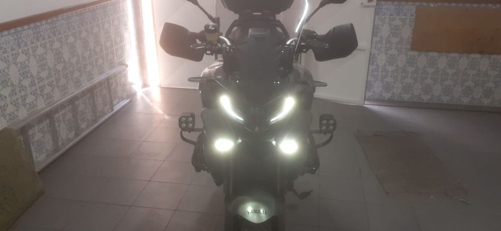 Moto yamaha tracer 9