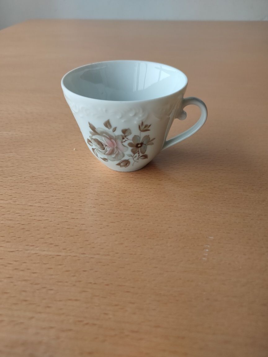 Conjunto de loiça em porcelana SPAL.