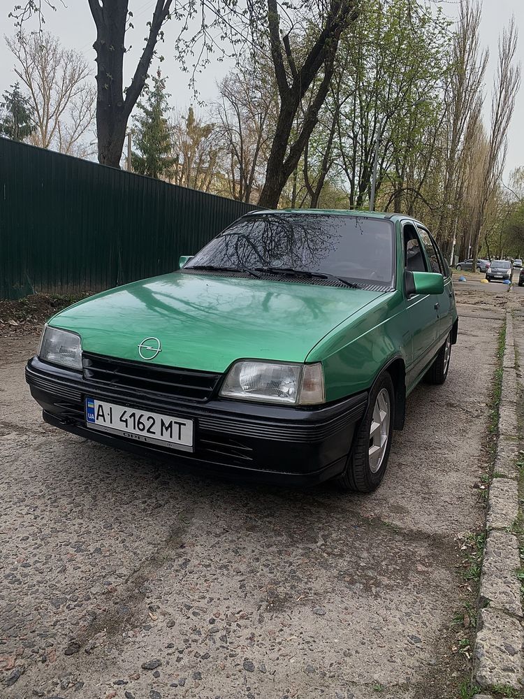 Opel kadett 1,6 автомат