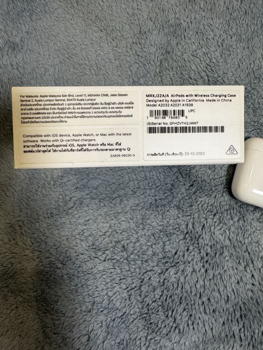 Airpods 2 gen with wireless charging case